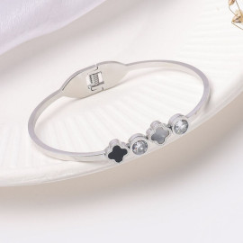 Arihant Stainless Steel Silver Plated Mother Of Pearls Leaf Clover Bracelet